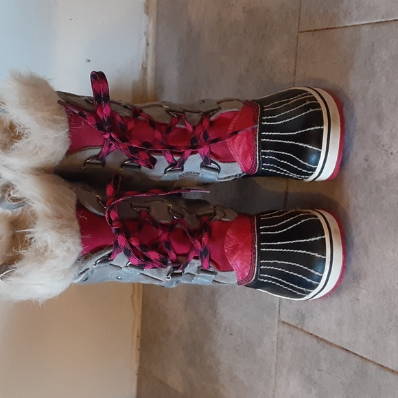 SOREL  BOOTS  SIZE  4 - Picture 4 of 5